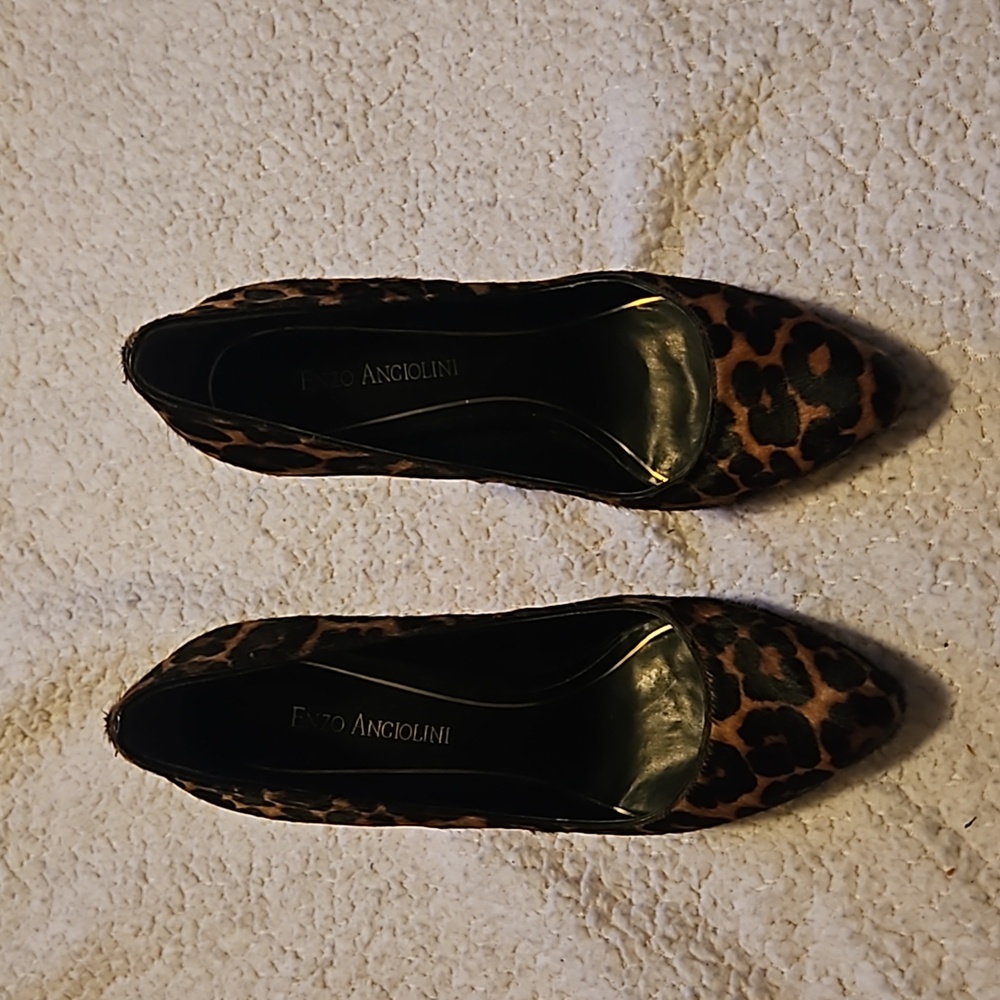 Leopard print pumps
